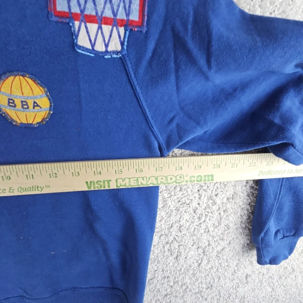 Vintage Jerzees Sweatshirt Boys Large 14-16 Bear Playing Basketball USA 90s BBA